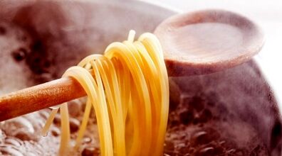 به هیچ وجه آب ماکارونی را دور نریزید! | چرا نباید آب ماکارونی را دور بریزیم؟