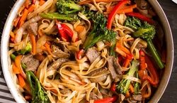 حتی اونایی که نودل دوست ندارن، عاشق این سالاد میشن! + فیلم طرز تهیه 
