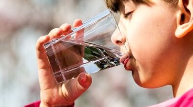 فواید نوشیدن آب | آب را این موقع بخورید، معجزه می کند! 