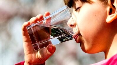 مضرات نوشیدن آب در نیمه شب!!! +توضیحات