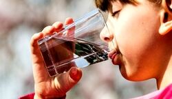 مضرات نوشیدن آب در نیمه شب!!! +توضیحات