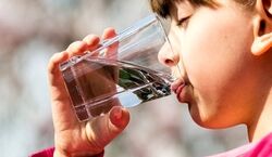 مضرات نوشیدن آب در نیمه شب!!! +توضیحات