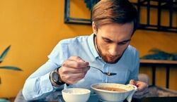این وقت روز غذا بخوری، هم پیر میشی هم زشت! 