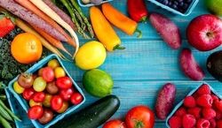هرگز این میوه تابستانه را قبل از خواب نخورید! + مضرات و دلیل