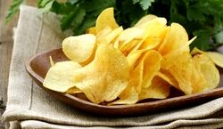 دیگه چیپس نخر، خودت تو خونه درست کن | طرز تهیه چیپس سیب زمینی خانگی به روش بازاری + فیلم 