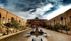 هتل کویری بالی اصفهان، مخصوص کویر نوردان + عکس 