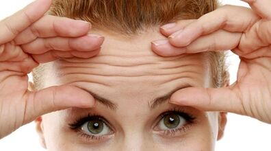 عادات غلطی که باعث چین و چروک پوست میشه! | این اشتباهات پوستت رو نابود می کنه