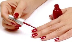 طراحی ناخن با ساده ترین وسایل ممکن در خانه + فیلم آموزشی