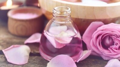  خواص بینظیر گلاب برای خانم ها + روش