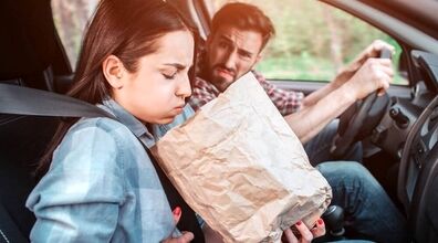 حالت تهوع، سفر رو زهرمارت میکنه؟ | روش های درمان تهوع در سفر